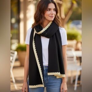 Peter Elliot Lippincott SCIARPINA Green scalloped suede and Black wool Scarf new